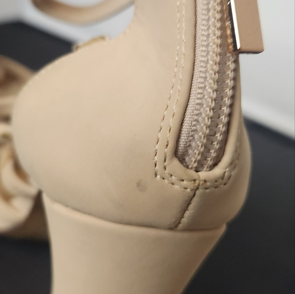 Bamboo Suede Zip Back Women's Size 6 Strapped Design Modern Style - Picture 5 of 12